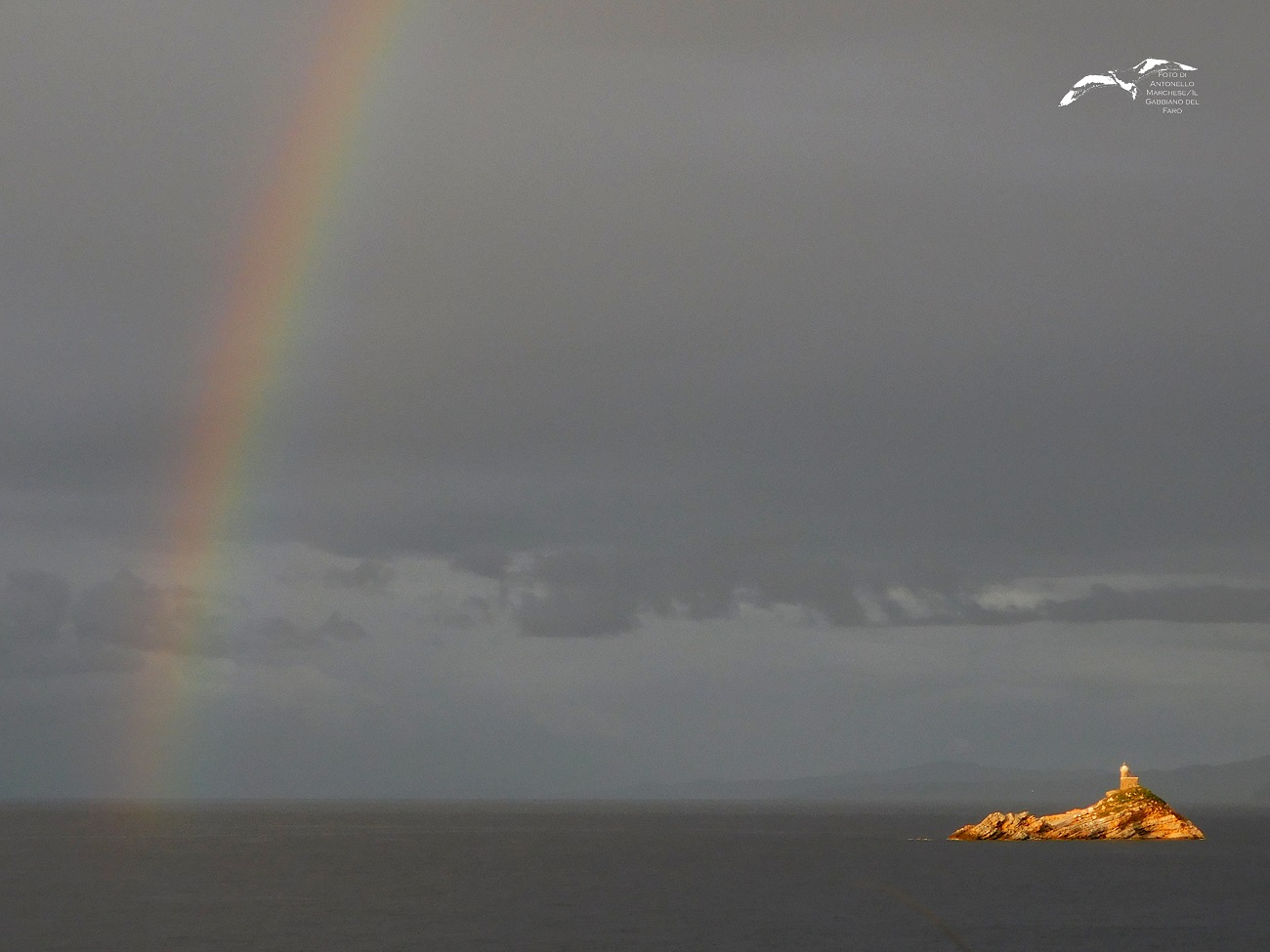 Lo scoglietto e arcobaleno foto di antonello marchese