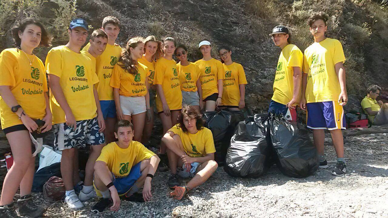 Pulizia spiaggia Rio Marina 1