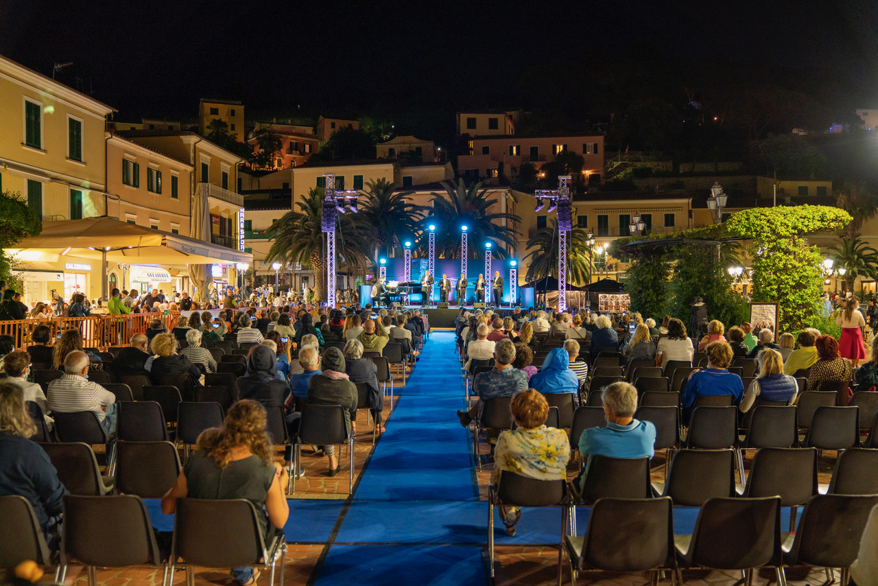 Magnetic Opera Festival - Piazza di Porto Azzurro