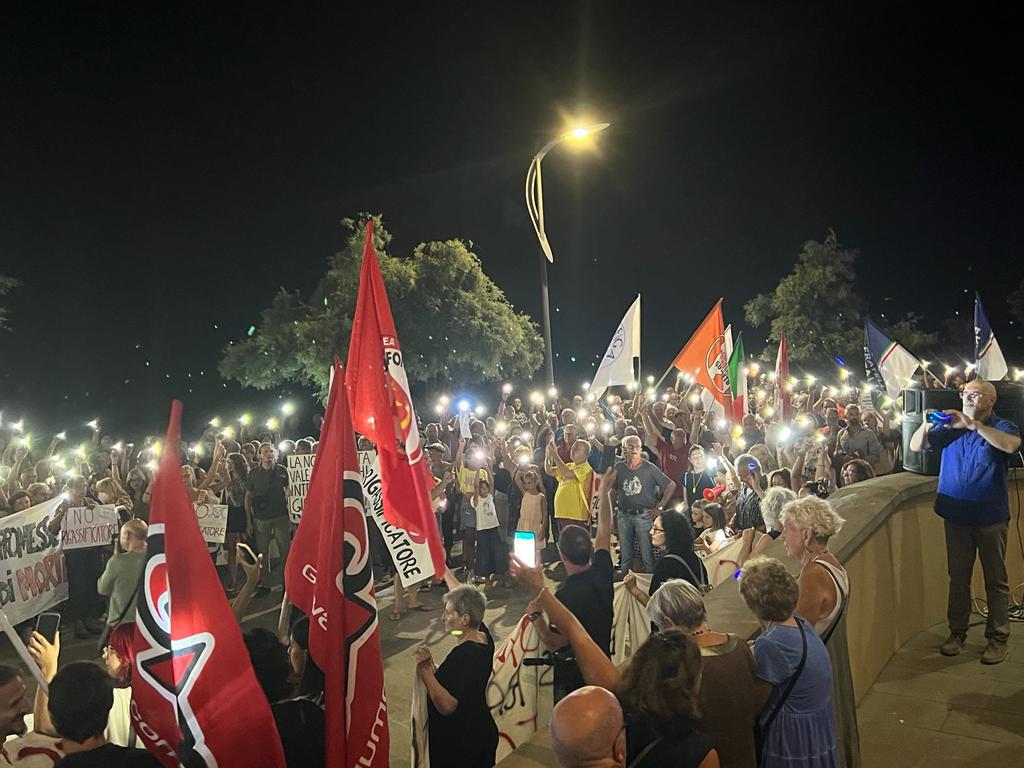 manifestazione piombino 30 luglio (1)