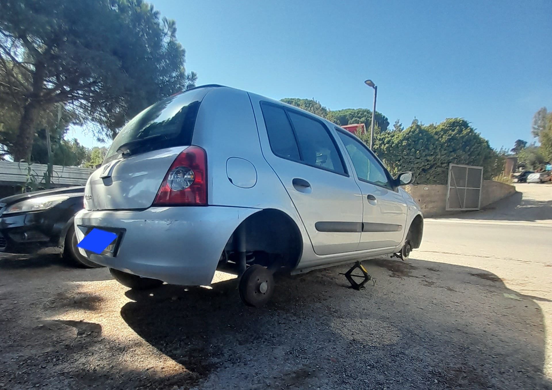 auto senza ruote 2