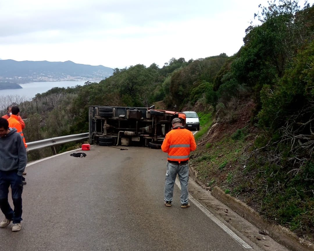 camion ribaltato volterraio 1