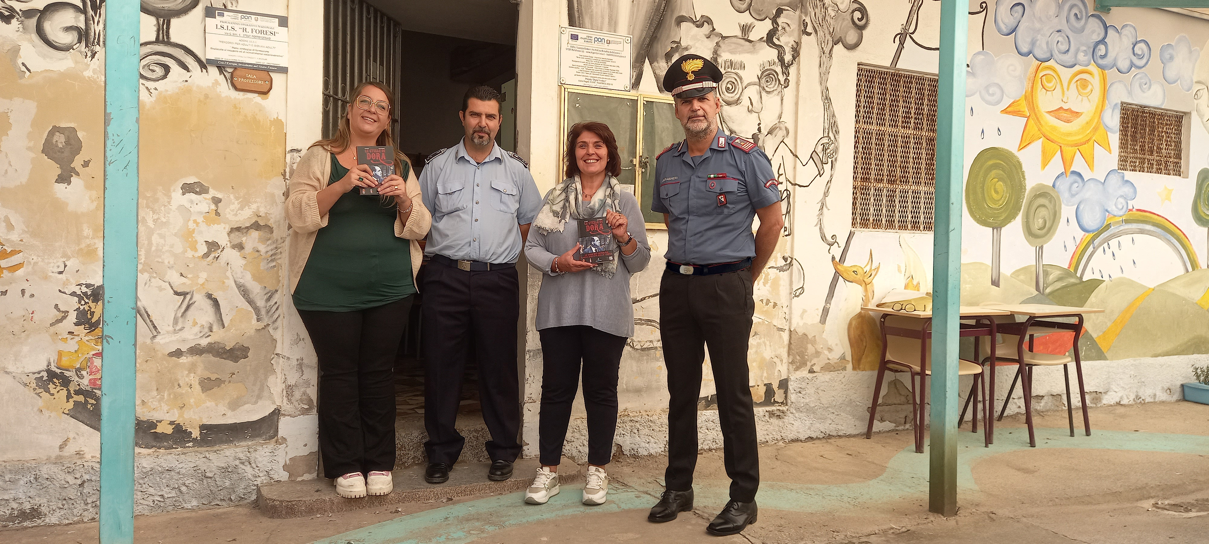 foto consegna libro Porto Azzurro