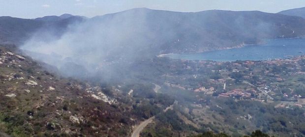 incendio 1 sul golfo di Campo co