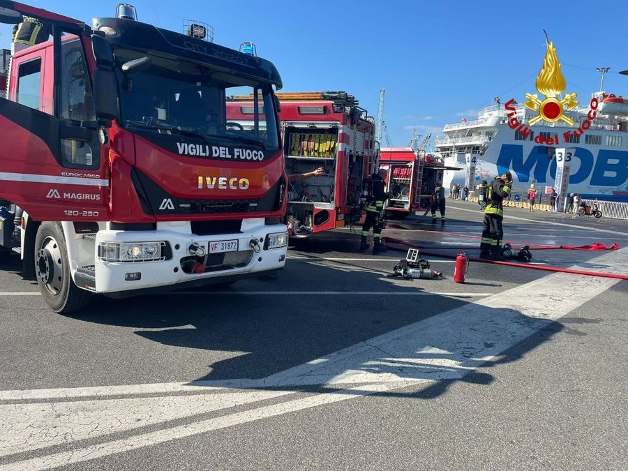 incendio su corsica ferries 4