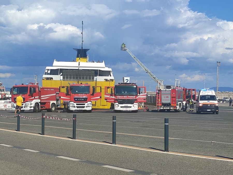 incendio su corsica ferries