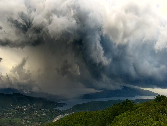 temporale su campo