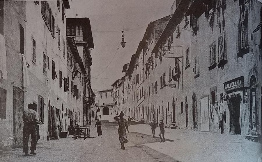 Portoferraio. Via porta di Terra che termina al rastrello dell’ingresso  8