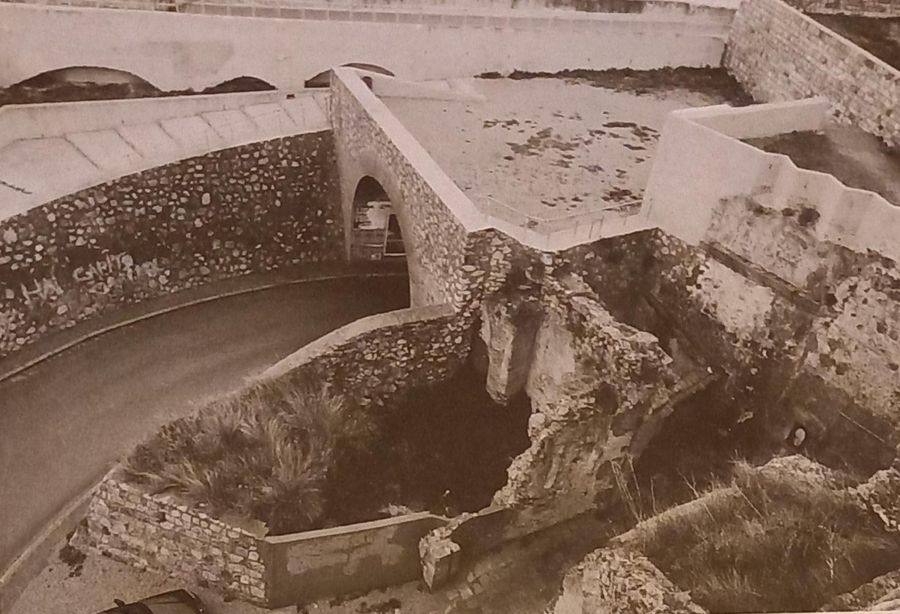 Portoferraio.Ingresso interno della porta di Terra e suo riuso in galleria per passaggio di auto 9