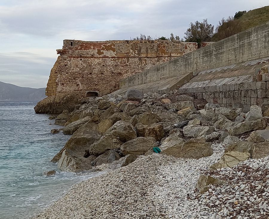 spiaggia delle ghiaie 6