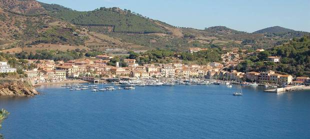 Porto Azzurro da mare 620