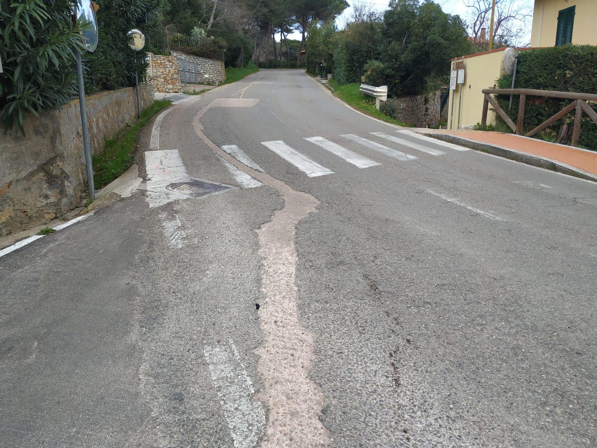 Via della Regina Portoferraio buche