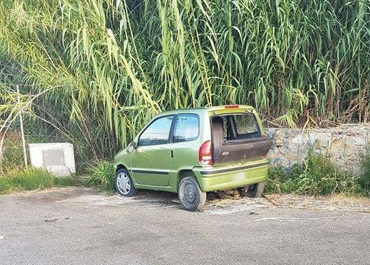 auto abbandonata