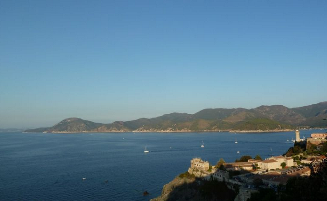 Forte Falcone, Veduta verso il canale di Piombino a levante 2