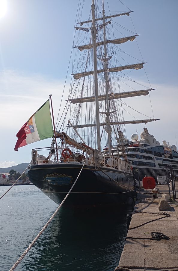 nave italia porto