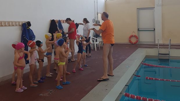 Bimbi in Piscina