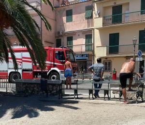 Incendio in una lavanderia a Porto Azzurro