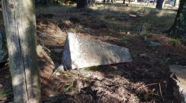 Fotonotizia: Monte Perone, il cippo abbattuto