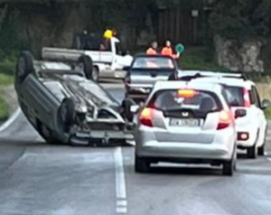 Cappotta con l&#039;auto presso Procchio (foto e video)