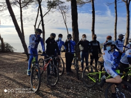 I Campioni d’Italia di MTB incontrano i giovanissimi atleti elbani di bike sul percorso di gara degli Internazionali di Italia XCO