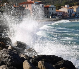 Codice giallo per vento forte e mareggiate su costa e Arcipelago fino al 14 luglio