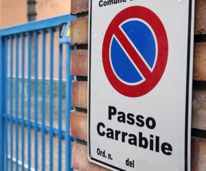 Parcheggi privati e passi carrabili abusivi