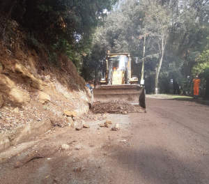 Forte pioggia su Poggio, movimenti franosi sulla provinciale 25