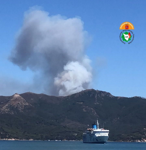 Capo d&#039;Arco: aggiornamento delle ore 17,30 sull&#039;incendio