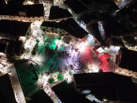 Stasera il via al Rallye storico. Piazza illuminata col tricolore in omaggio a Elio Niccolai e alla “sua” gara 