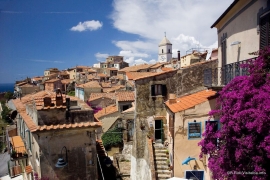 A Capoliveri lavaggio e sanificazione periodici del centro storico