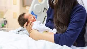 &quot;Rooming&quot; (neonati in camera con le mamme) è pratica sicura, ma sempre con le dovute attenzioni