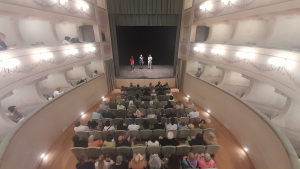 L’inaugura-show e i furbetti del teatrino