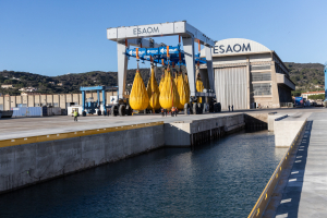 Un nuovo travel-lift per i Cantieri Navali ESAOM di Portoferraio