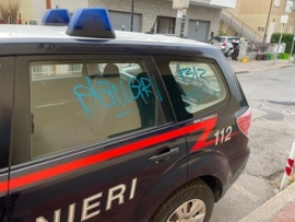 Campo: imbrattano con un pennarello un’auto di servizio dei Carabinieri. Due giovani denunciati