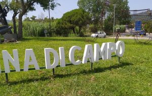 Rubano la lettera &quot;O&quot; alla scritta &quot;Benvenuti a Marina di Campo&quot;: individuati e denunciati dalla Polizia Municipale