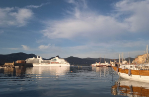 Fotonotizia: la nave da crociera di lusso &#039;Seabourn Quest&#039; a Portoferraio