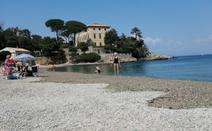 Torna la nave gialla, prime proteste per l&#039;onda dal Cavo