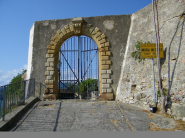 Mura mediceo-lorenesi. Fronte di attacco. Porta d’ingresso al Raggione