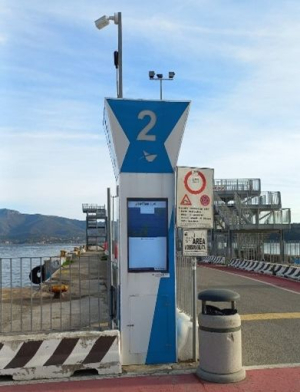 Porto di Portoferraio, aggiornati display informativi per i passeggeri e installato presidio salvavita