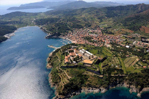 Porto Azzurro, detenuto aggredisce agenti di Polizia Penitenziaria