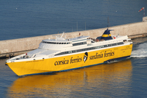 Elba Ferries in manovra a Piombino va ad urtare l&#039;Acciarello - corse annullate