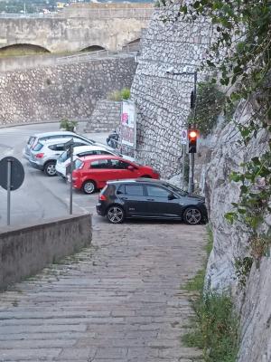 Portoferraio - Via Scoscesa: il Mantra del semaforo che c&#039;è - non c&#039;è