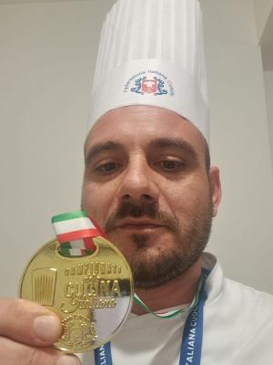 Achille Sanges, chef del Ristorante La Caletta, medaglia d&#039;oro ai campionati di cucina italiana a Rimini