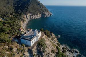 Una proposta/progetto per un uso sociale del Faro di Punta Polveraia