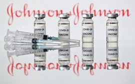 Vaccini over 65, il 5 maggio agende aperte per prenotare J&amp;J