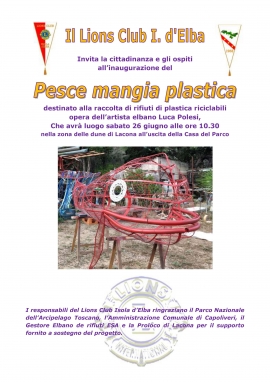 Pesce mangia plastica nella spiaggia di Lacona, un&#039;iniziativa del Lions Club elbano