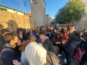 Aule senza riscaldamento al Grigolo, la protesta degli studenti del Liceo Foresi