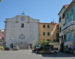 Rinviato lo spettacolo di Caterina Guzzanti  a Marciana Marina