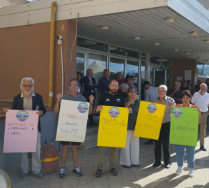 Il flash mob di Bene Comune davanti all&#039;ospedale