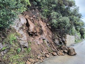 Chiusa la strada della Civillina e intervento sulla SP 25 per rimozione di materiale pietroso caduto sulla carreggiata